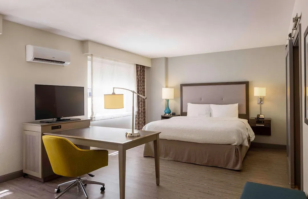 Hampton Inn & Suites Miami Wynwood Design District, Fl-1