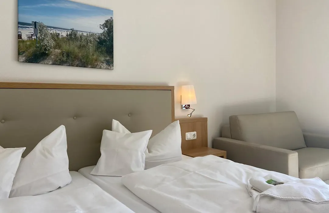 Friesenhof Hotel-Restaurant-Reitanlage-1
