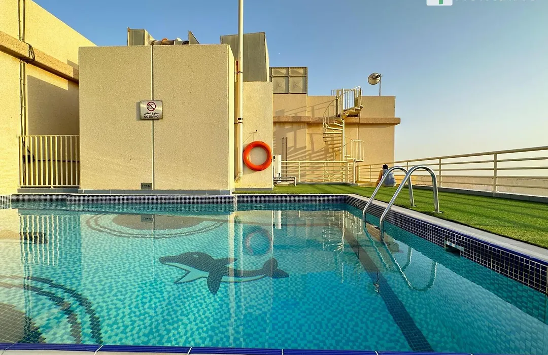 Quiet Studio With Balcony And Roof Top Pool In Dubai Marina-1