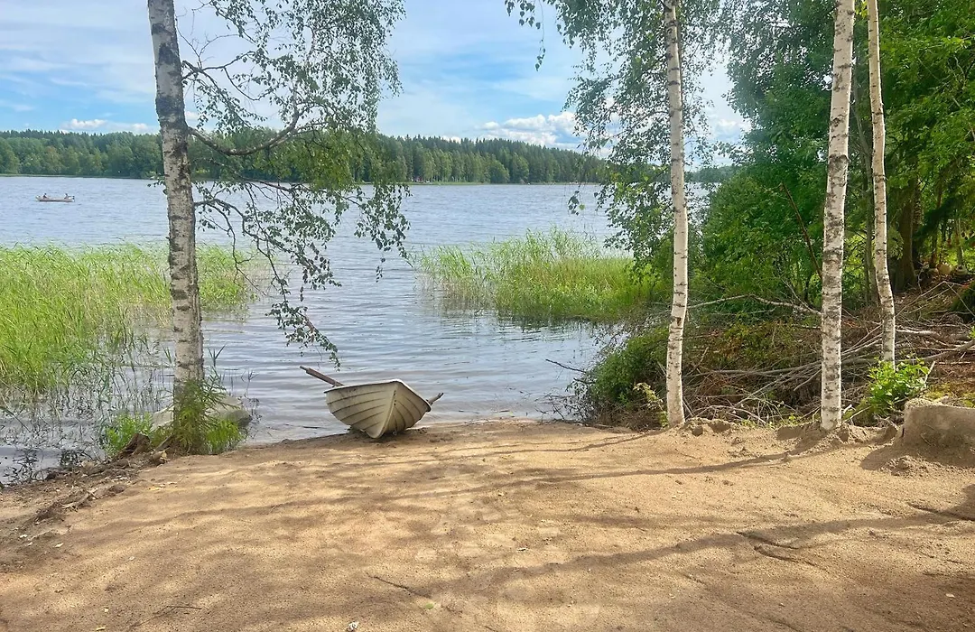 Lake Cottage With Sauna-1