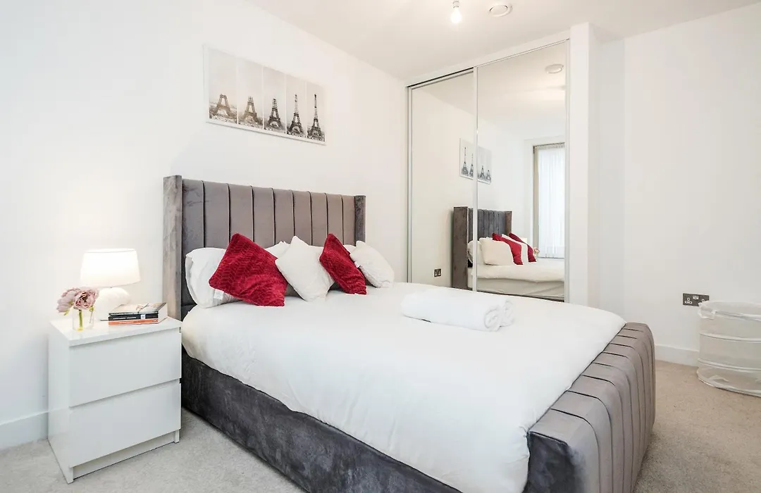 Deluxe Condo Beside 02 Arena And Central London-1