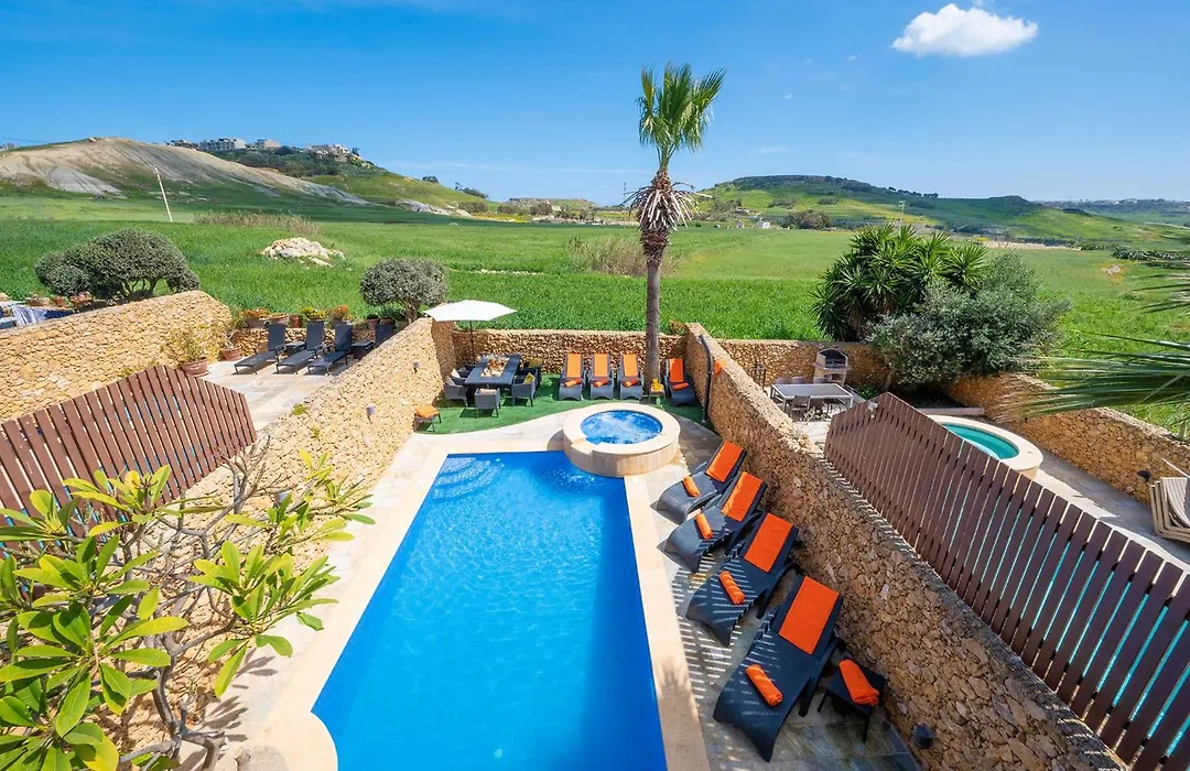 Levecca 2 Holiday Home-1