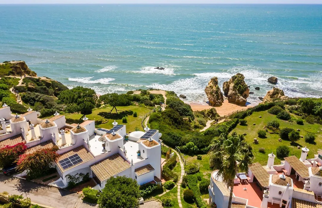 3-Bed Clifftop Beach House - Pool, Private Garden, Rooftop&Paddle Boards-1