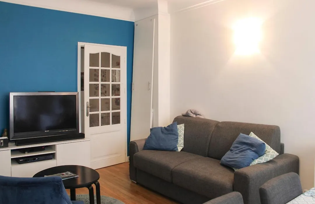 Spacious Family Nest Facing Square Des Epinette-1