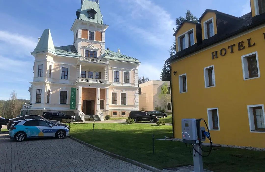 Hotel Chateau Cihelny-1