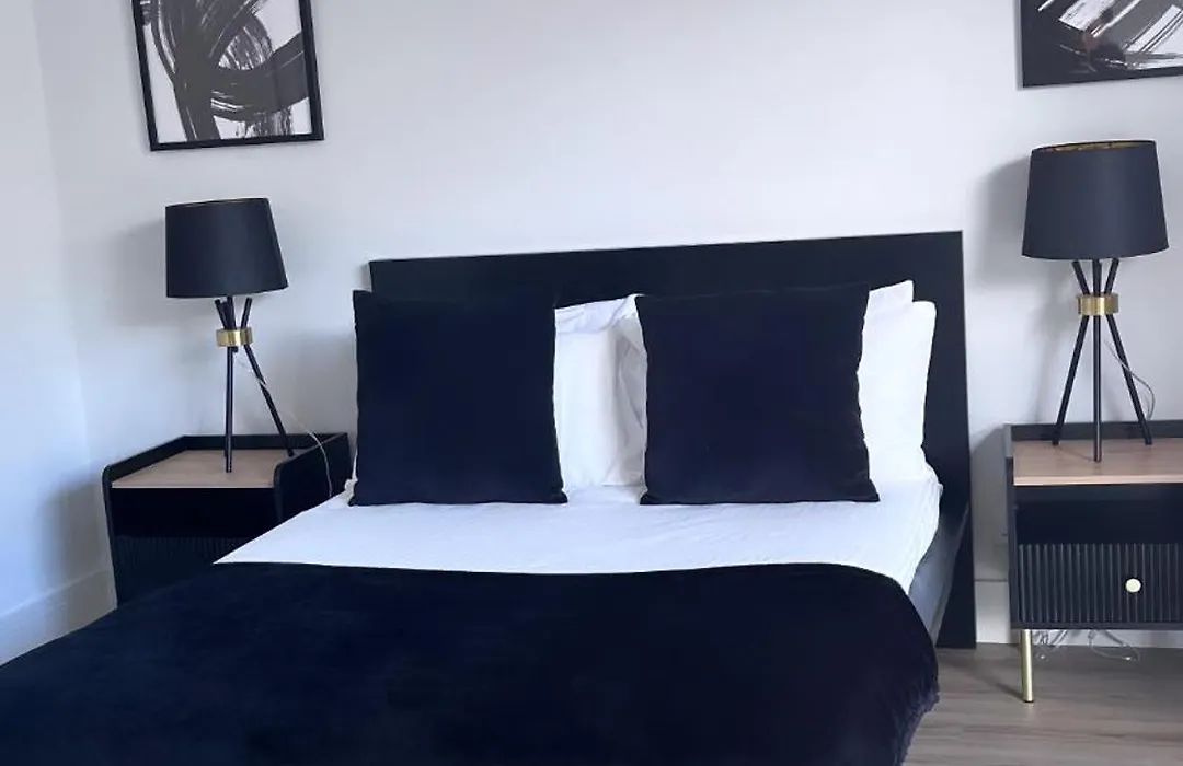 3 Bedroom House Near City Centre Glasgow Sleeps 7-1