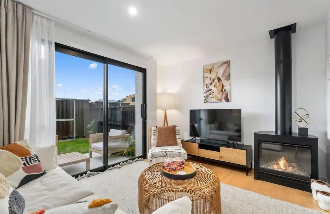 Wanaka Riverside Townhouse Retreat-1
