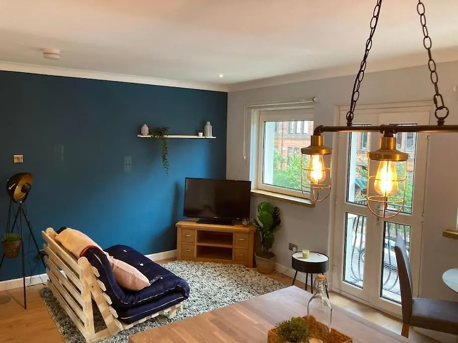 Rustic Top Floor West End Pad With Balcony, Parking Next To Byers Road, Aston Lane, Glasgow Uni-1
