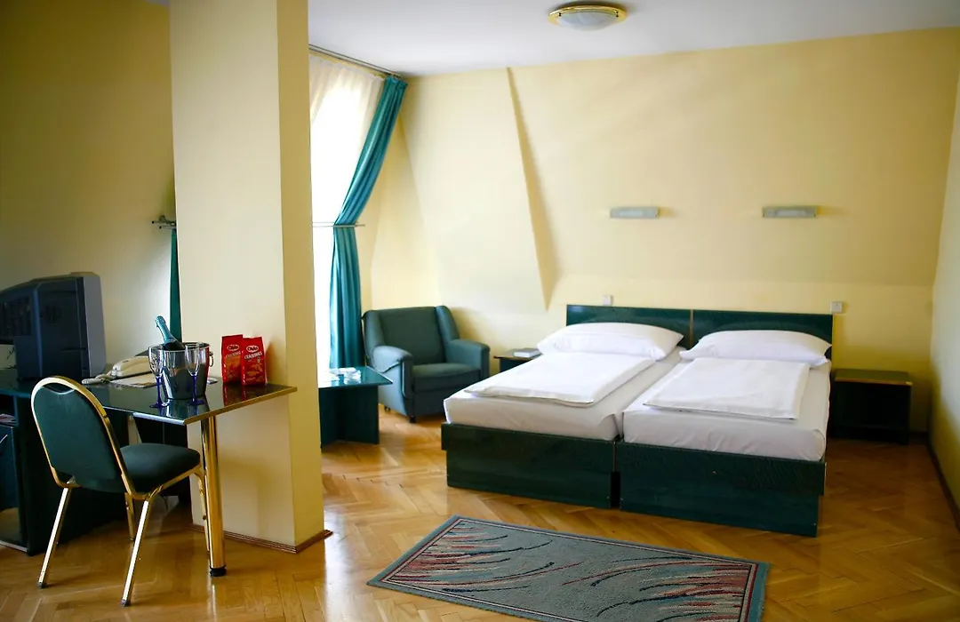 Hotel Bara Budapest-1