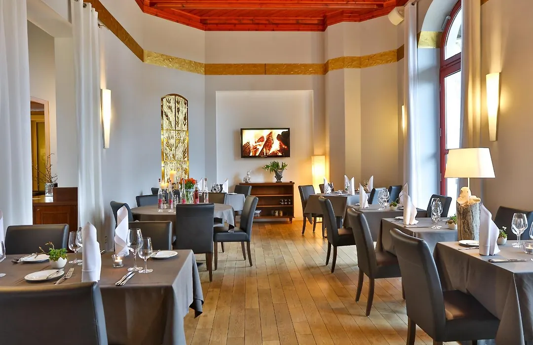 SCHLOSS RANZOW - kleines Romantik Hotel - Wellness - Golfplatz - Hochzeiten&Feiern-1