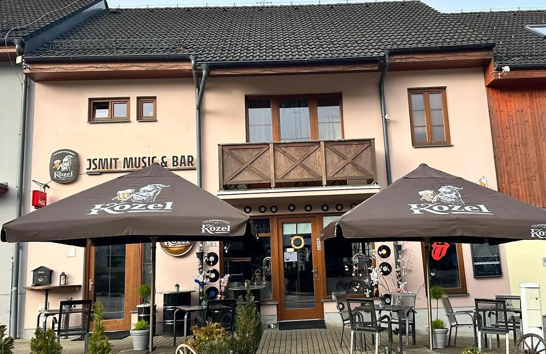 Jsmit Music&Bar&Apartments, Balkony V Apartmanah, Bar Dole-1