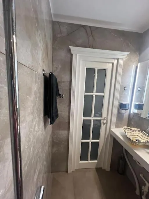 Apartament Cu Gradina Central-1