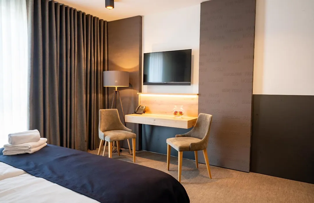 Hotel Leonardo-1