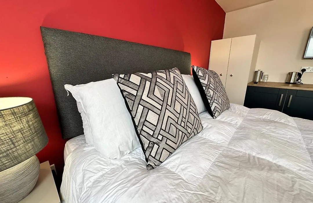 The Prince Albert Pub & Hotel With Onsite Free Parking 2 Minutes From Legoland-1