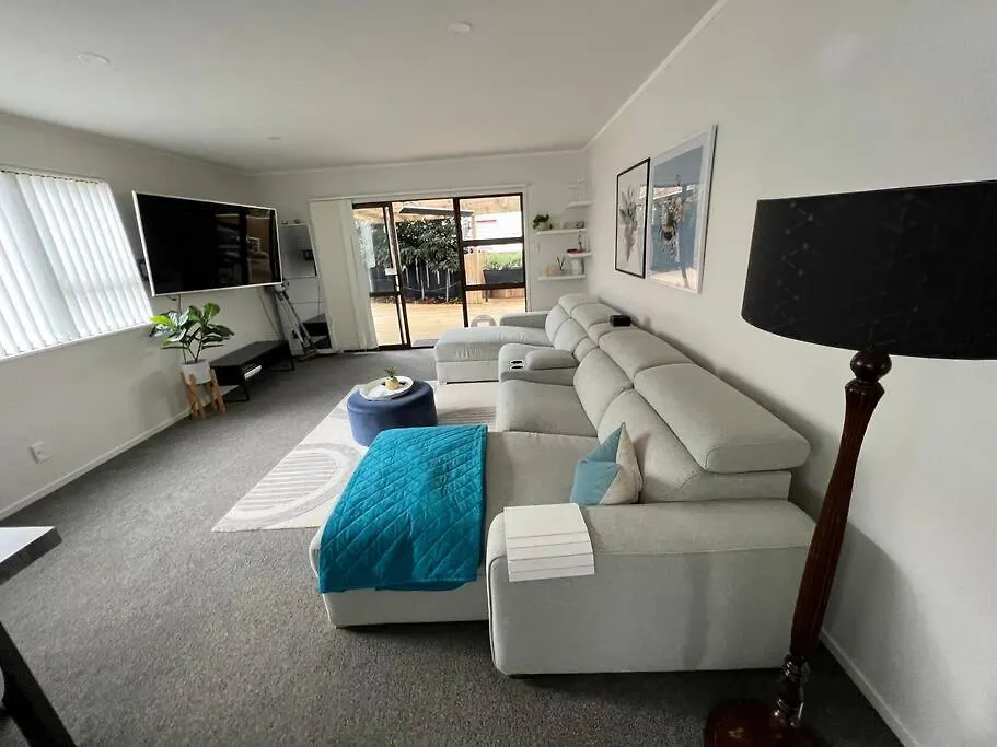 Modern Three Bed Two And A Half Bath With In And Outdoor Flow Plus Study-1