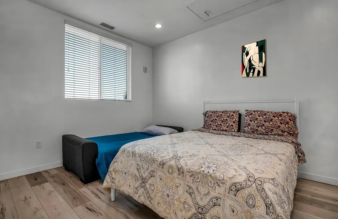 Modern 1-Bedroom Loft In Hollywood With Parking, Wifi & Hollywood Sign View-1