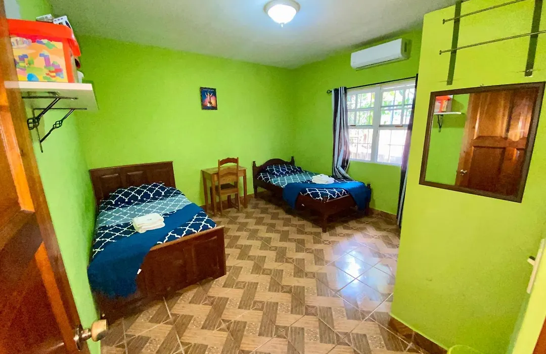 Mountain View Family Home In Town With King Suite And Midterm Available-1