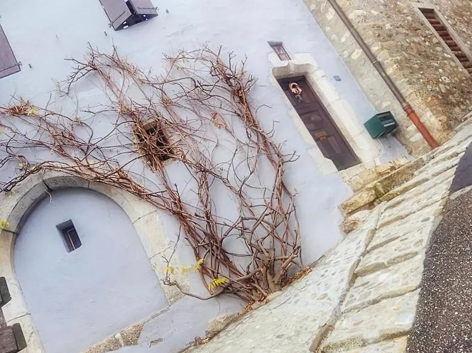 Maison Avec 2 Espaces Separes Sur 2 Niveaux Distincts, Montreux,Festivals,Chateaux De Chillon,Freddiemercury,Casino,Lac Leman Plages,Montagne, Pour Voyageurs Souhaitant Partager Une Maison Familiale Et Economique, 15 Minutes A Pied Du Centre En Desce-1
