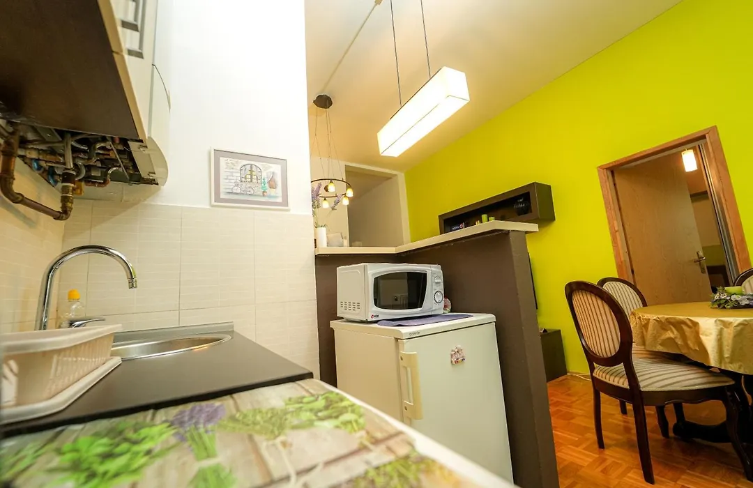 1Bdr In Heart Of City Center-1