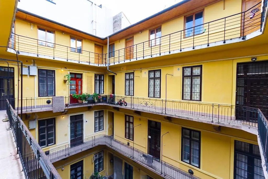 Opera Central Suite 3Br W Sauna By Newave Apartments-1