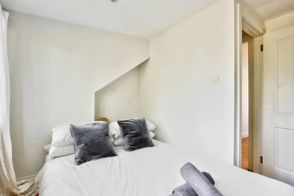 Cosy 3 Bedroom House Chippendale Central Newtown-1