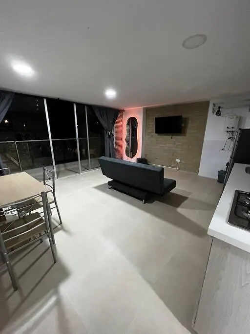 Espacioso Apartamento Con Piscina En Laureles 201-1