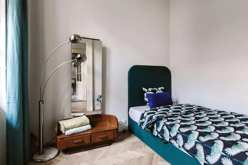 For Long Therm! Lujza Vintage Apartment 3 Bedroom, 1 Livingroom, 2 Bathroom Free Ac 75Sq Dt Wifi-1