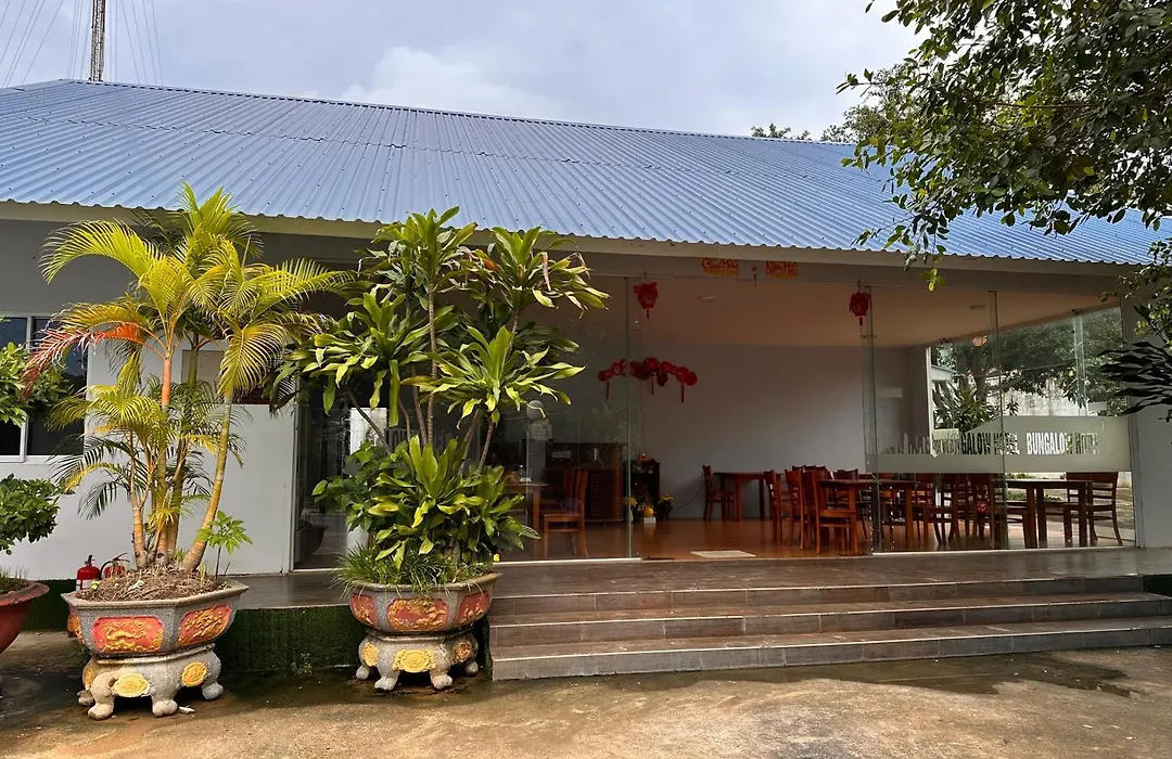 Bungalow Hotel-1