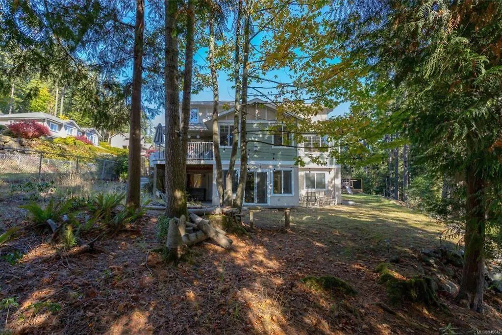Charming 3 Bedroom Suite-1