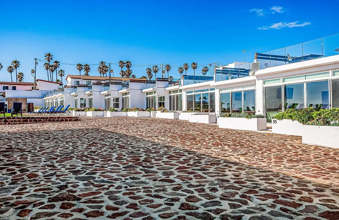 Dog-Friendly Beachfront Retreat With Rooftop Deck, Pool, Hot Tub, & Kitchen-1