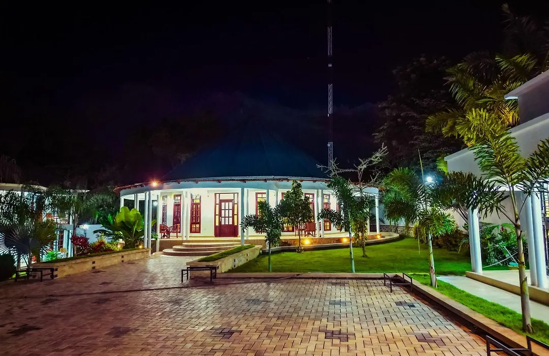 Hellen'S Riverside Villas-1