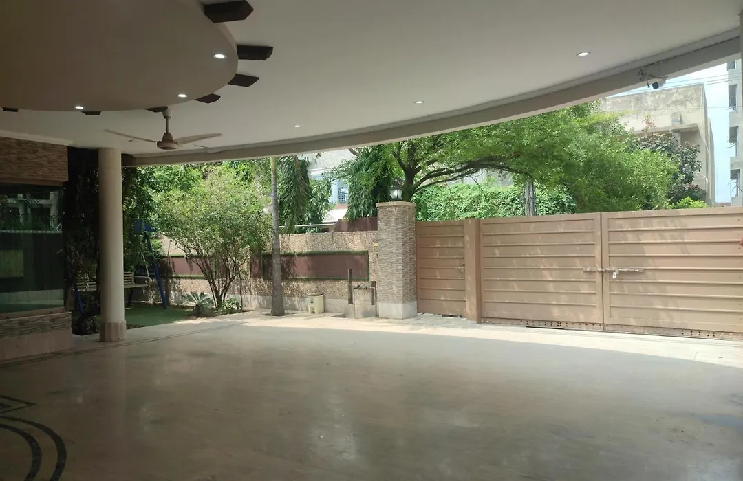 4Br Spacious Upper Home With Terrace Near Emporium Mall & Expo Center-1
