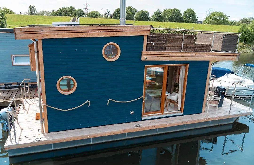 Tiny-Hausboot Irene mit Kamin und Dachterrassenlounge-1