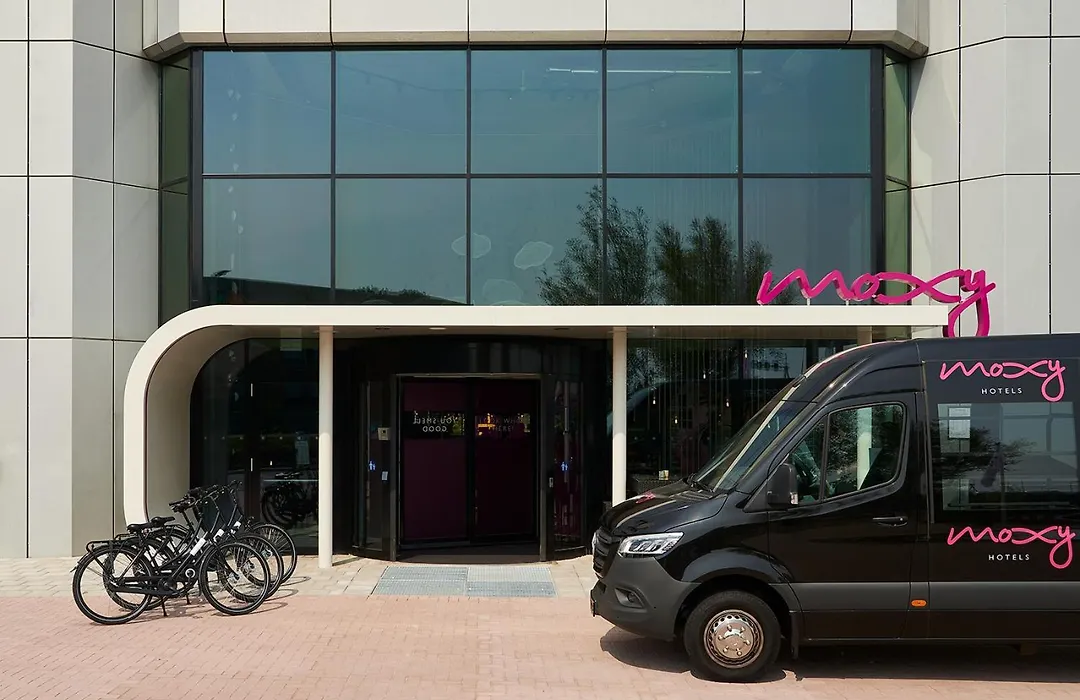 Moxy Amsterdam Schiphol Airport-1