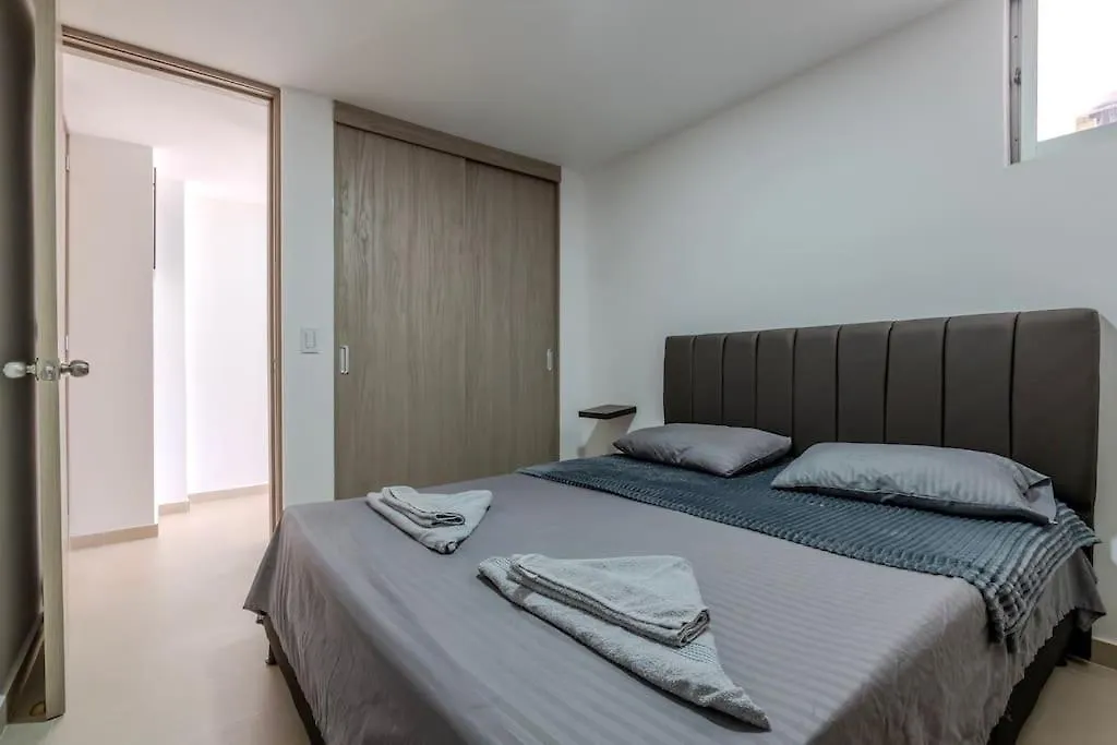 Apartamento Centrico En Laureles Con Piscina 301-1