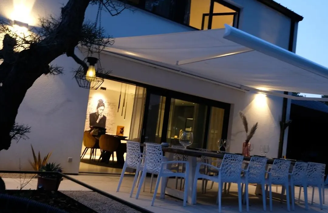 Grand Spa-Francorchamps Villa - Chalourous "Home Sweat Home" For Families, Friends & Pilots - Splendid 4-Bedroom With Home Cinema Theater & Pool-1