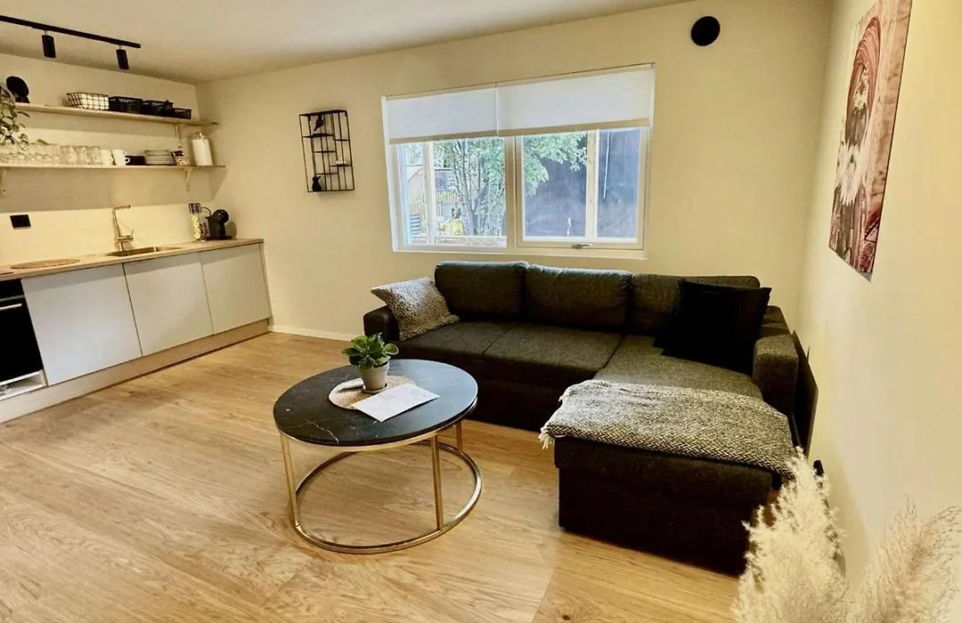 Aurora Stay- Aurora Garden Apartment-1