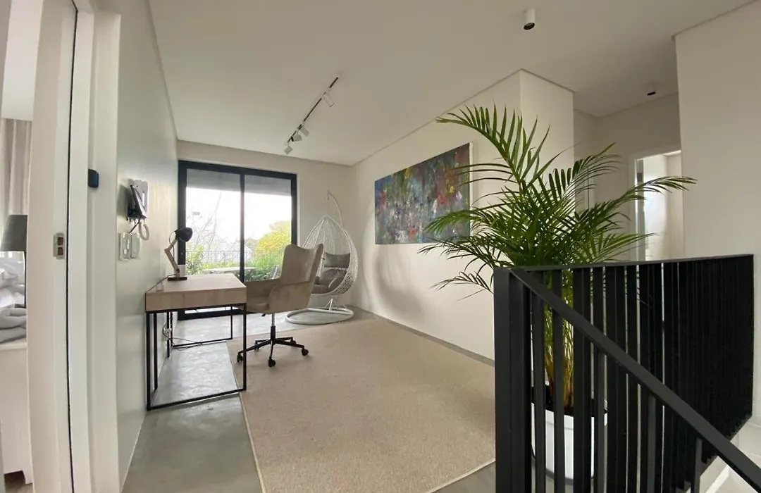 Vineyard House Newlands - With Pool & Views Of Table Mountain-1