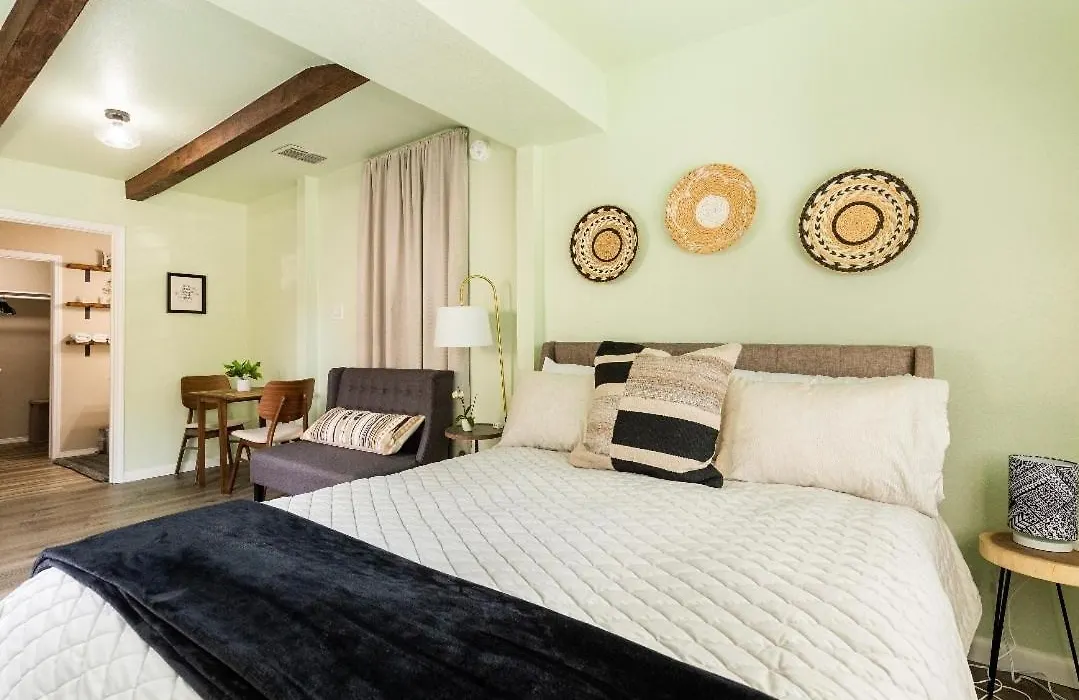 Conveniently Located San Antonio Getaway-1