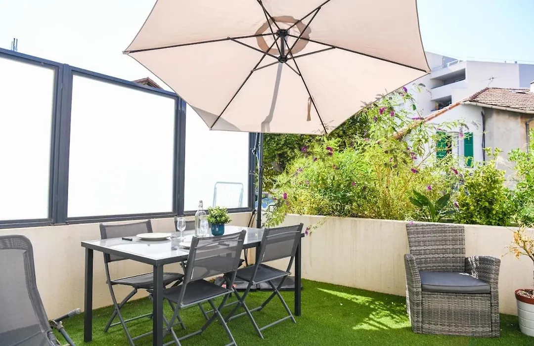 Superbe Appartement Avec Terrasse, Piscine & Parking Prive A Marseille-1
