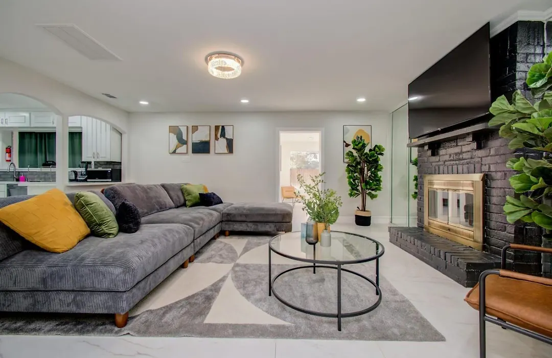 Stunning Modern Dream Home 5-Bd Sleeps 14-1