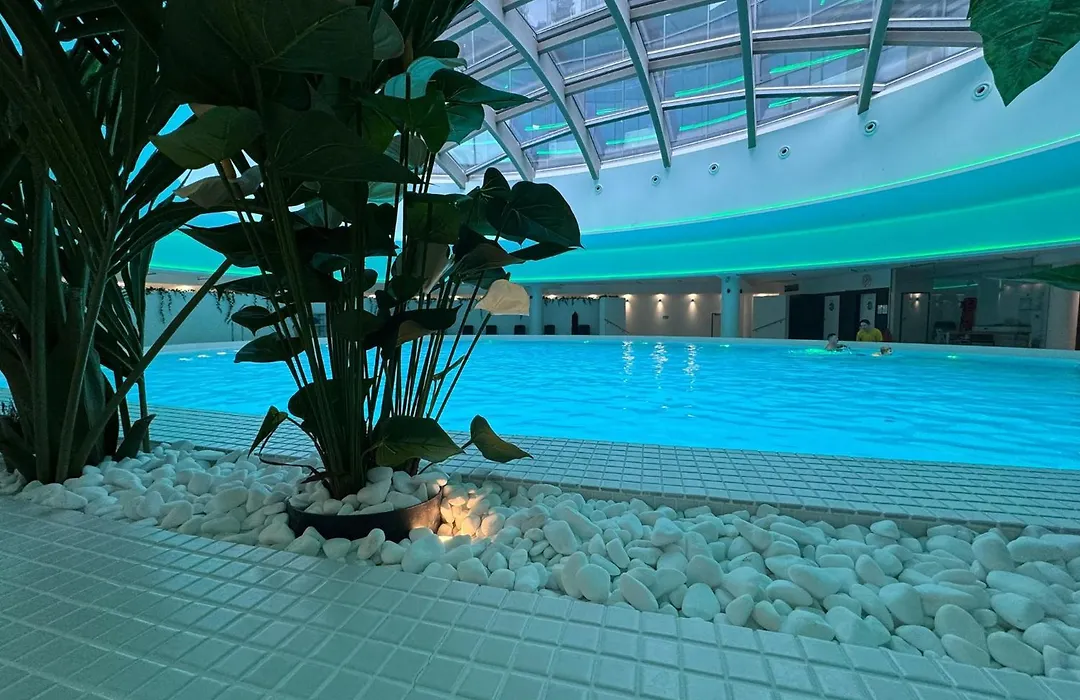 Urban Elite Private 2 Person Jacuzzi Hanza Tower-1
