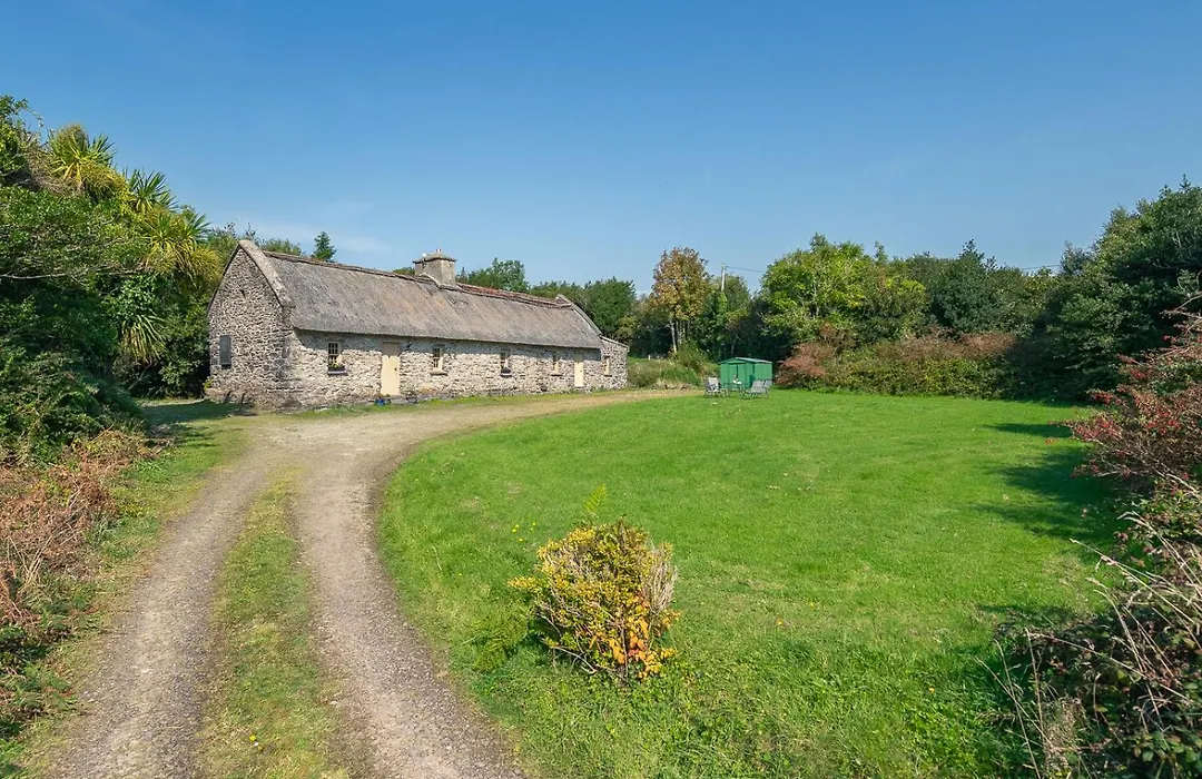 Traditional Style Thatched Cottage In Kenmare-1
