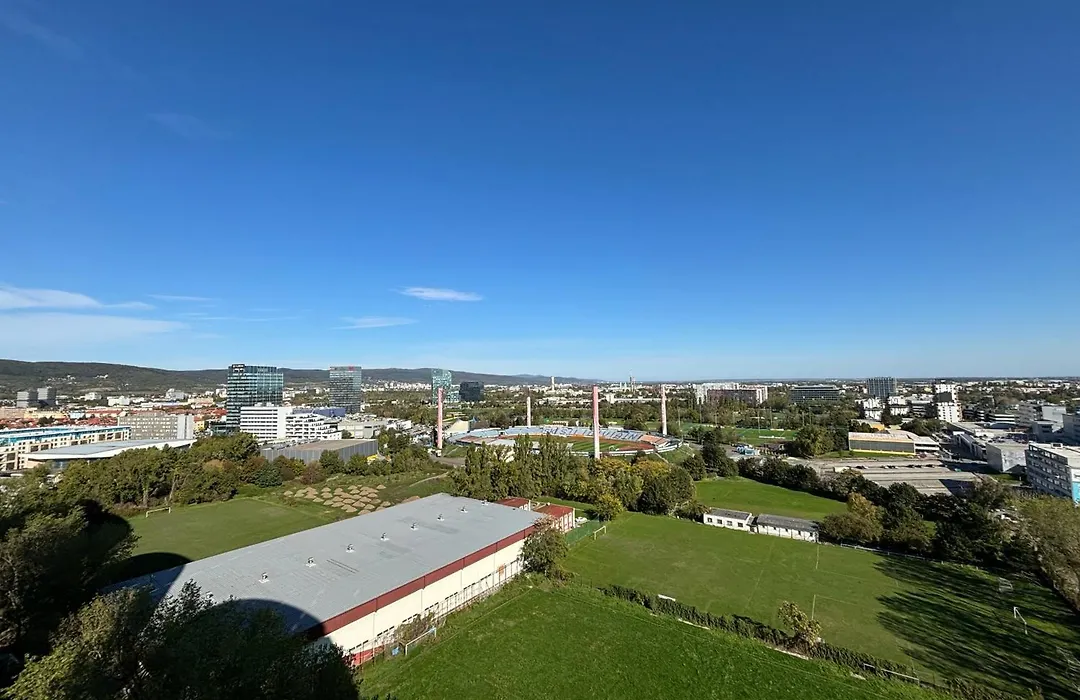 Three Towers With Beautiful View And Parking!-1