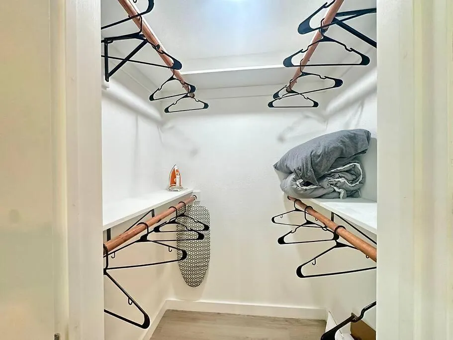 Spacious 1Br And 1Ba In Montrose Near Downtown & Nightlife-1