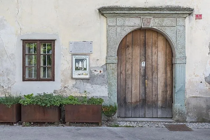 Hiša Linhart, Hotel&Restaurant-1