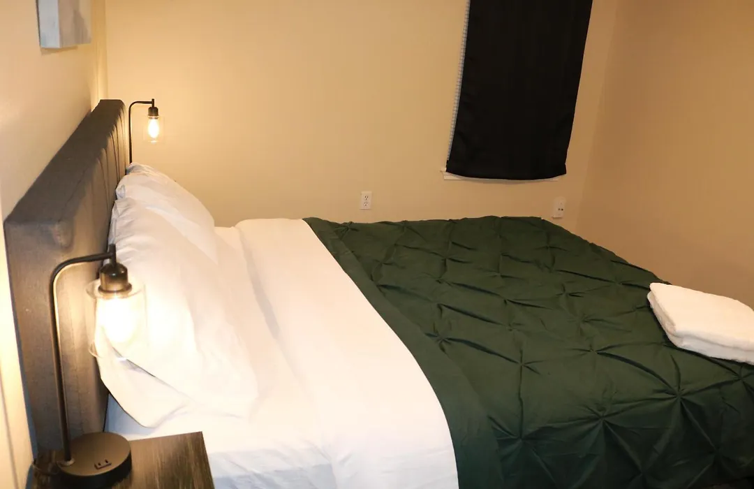Lubbock Haven Rooms With Individual Bathrooms-1