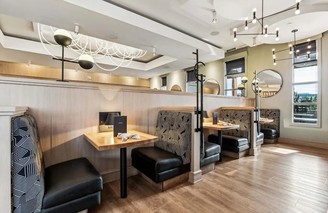 Sandman Signature Calgary Airport Hotel-1