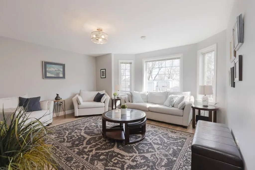 Your Halifornian Home Trendy 3 Bedroom Flat-1