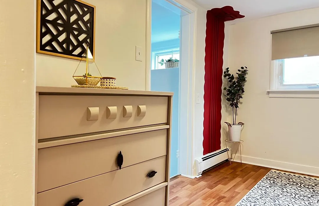 Stylish 1-Bdrm Prime Location, Unit 2-1